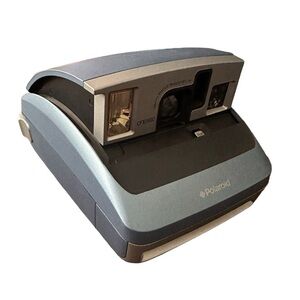Polaroid One600 Instant Camera Blue 100mm Focus Range 3 Ft to Infinity